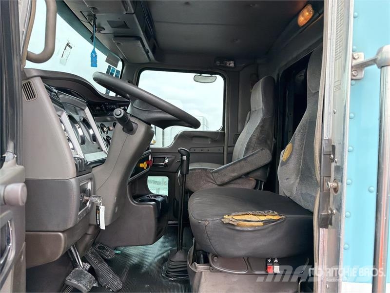 Kenworth T800B Тягачі