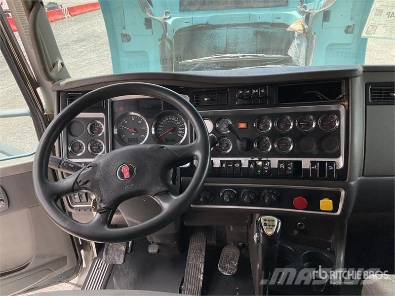 Kenworth T800B Trekkers