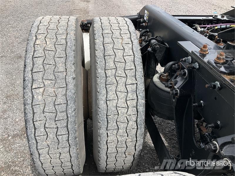Kenworth T800B Trekkers