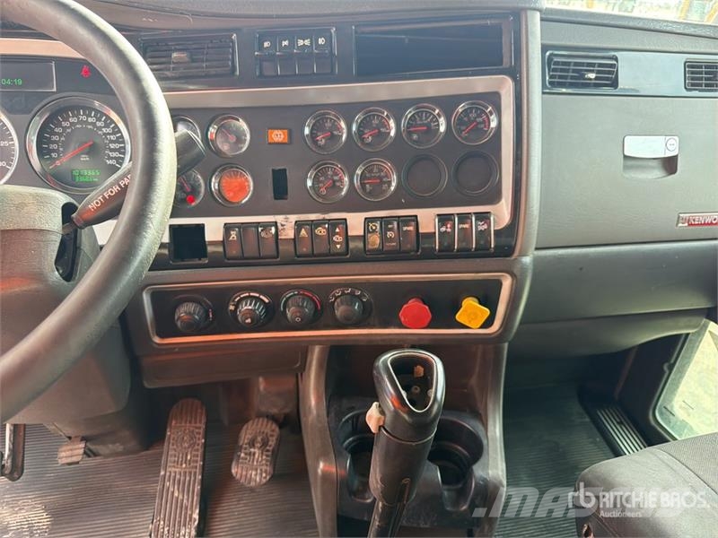 Kenworth T800B Sadulveokid