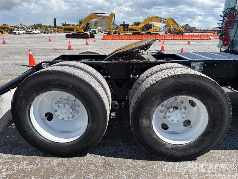 Kenworth T800B Тягачі