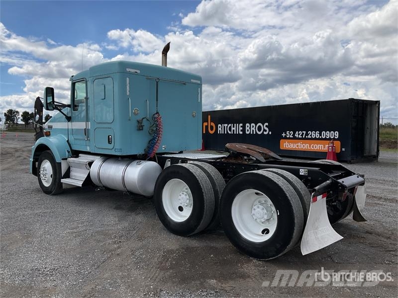 Kenworth T800B Trekkers