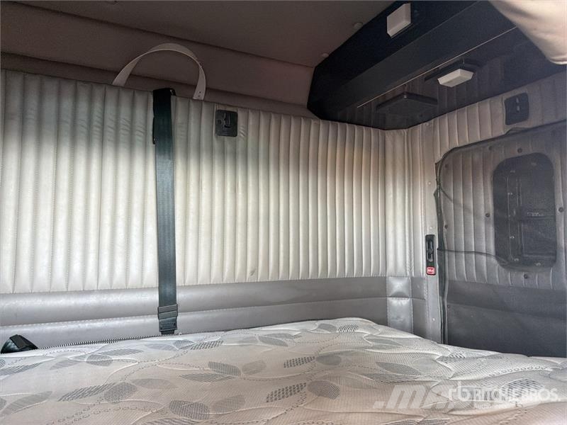 Kenworth T800B Влекачи
