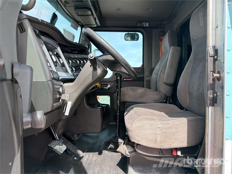 Kenworth T800B Влекачи