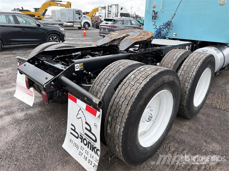 Kenworth T800B Тягачі