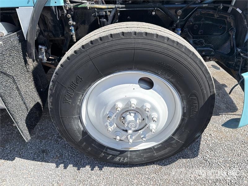 Kenworth T800B Тягачі