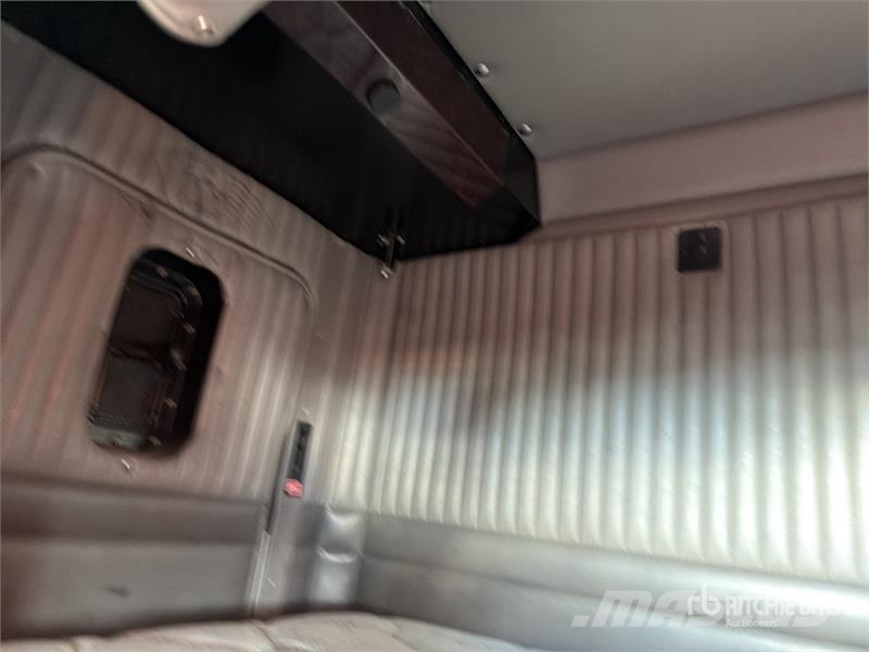 Kenworth T800B Тягачі