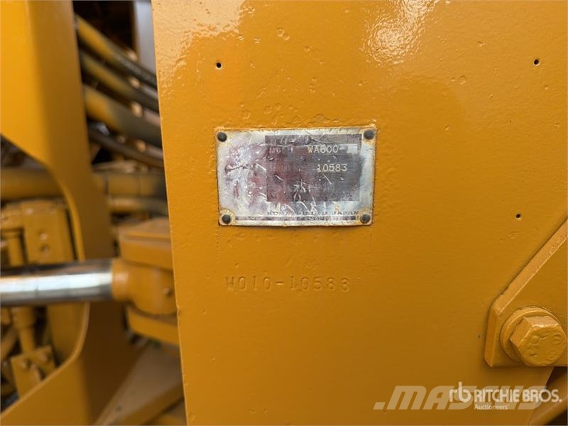 Komatsu WA600 Cargador sobre Neumaticos / Wheel Loader Kolesové nakladače