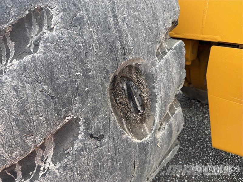 Komatsu WA600 Cargador sobre Neumaticos / Wheel Loader Kolesové nakladače