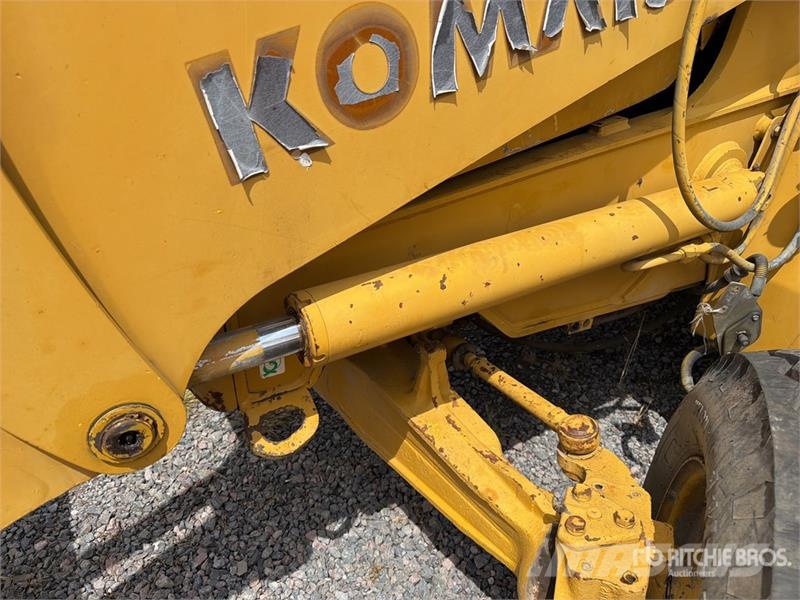 Komatsu WB140-2N لوادر ذات جرافات عكسية