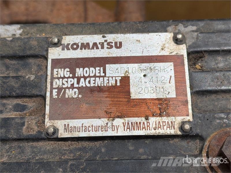Komatsu WB140-2N لوادر ذات جرافات عكسية