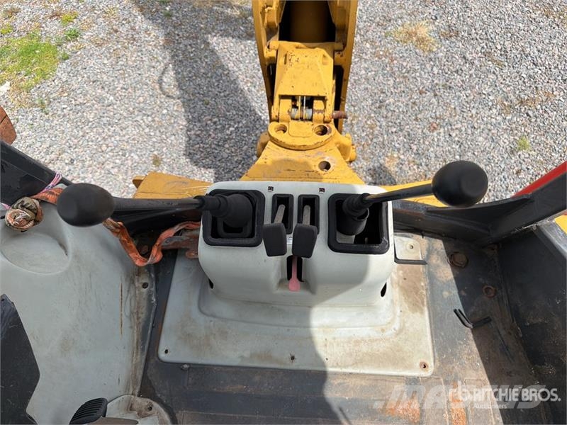 Komatsu WB140-2N لوادر ذات جرافات عكسية