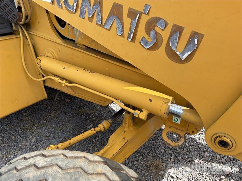 Komatsu WB140-2N لوادر ذات جرافات عكسية