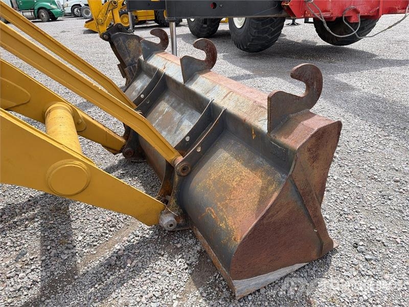 Komatsu WB140-2N لوادر ذات جرافات عكسية