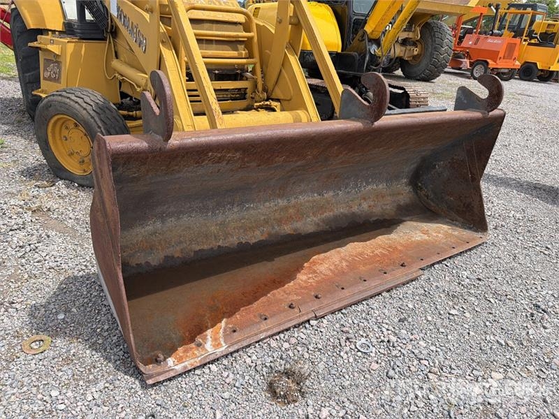 Komatsu WB140-2N لوادر ذات جرافات عكسية