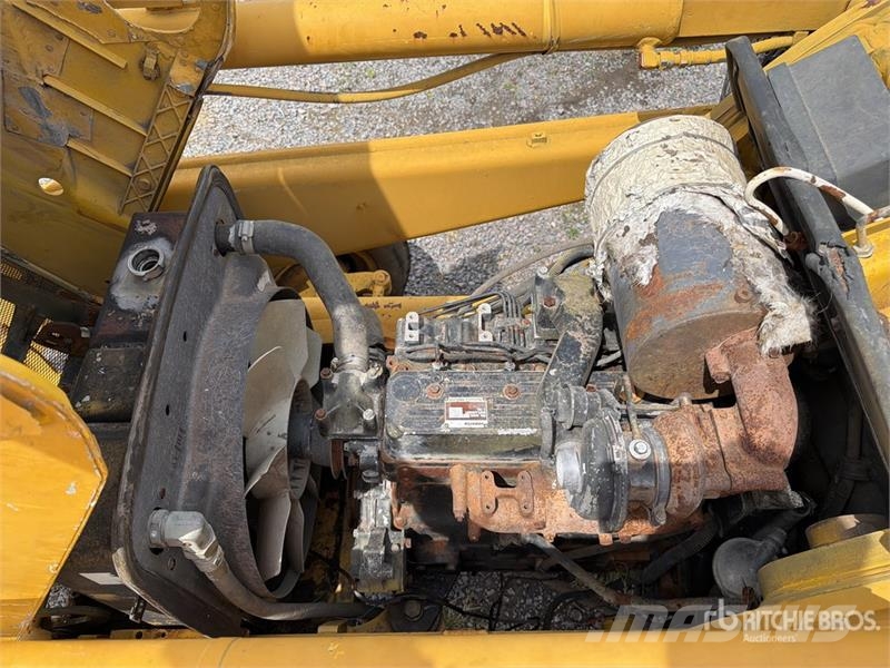 Komatsu WB140-2N لوادر ذات جرافات عكسية