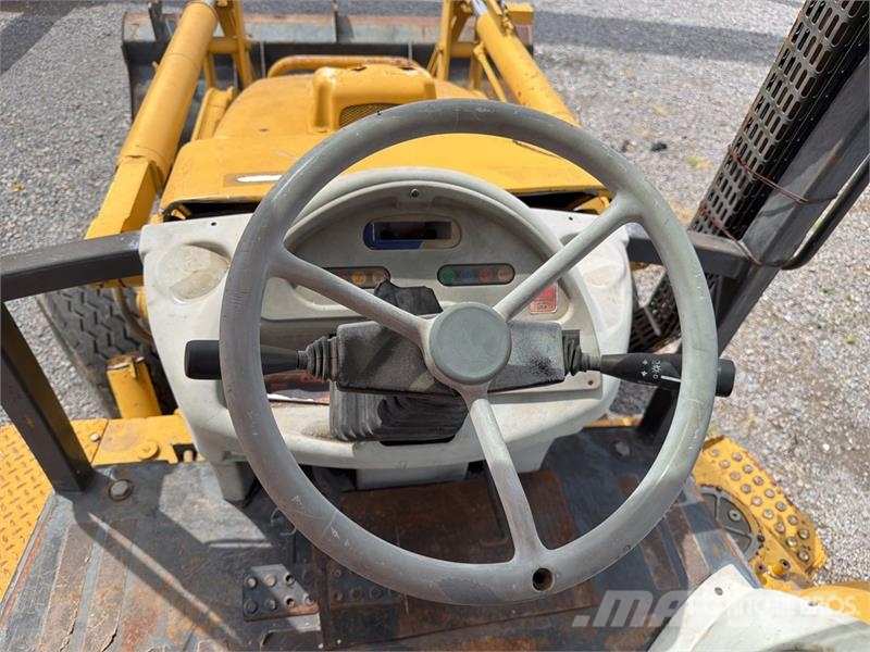Komatsu WB140-2N لوادر ذات جرافات عكسية
