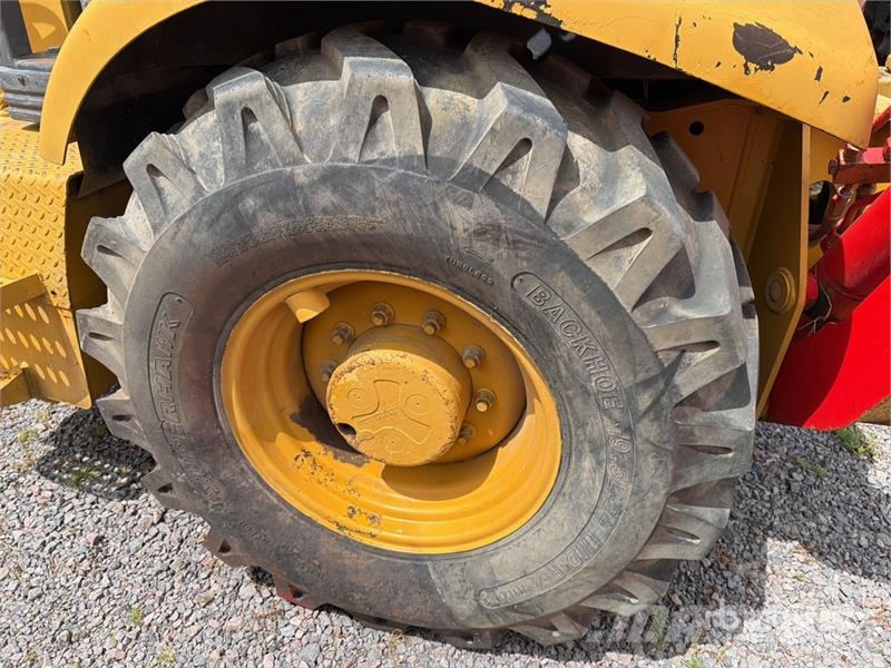 Komatsu WB140-2N لوادر ذات جرافات عكسية