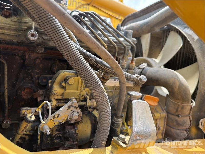 Komatsu WB140-2N لوادر ذات جرافات عكسية