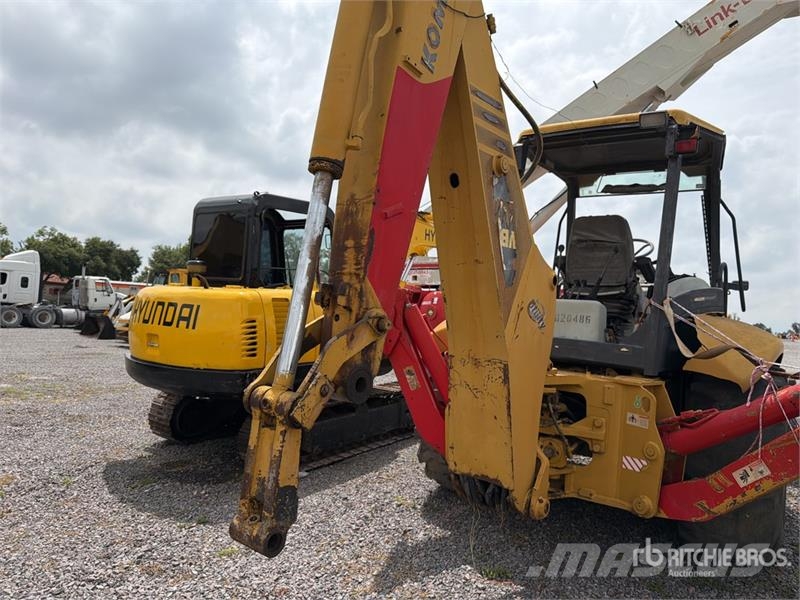 Komatsu WB140-2N لوادر ذات جرافات عكسية
