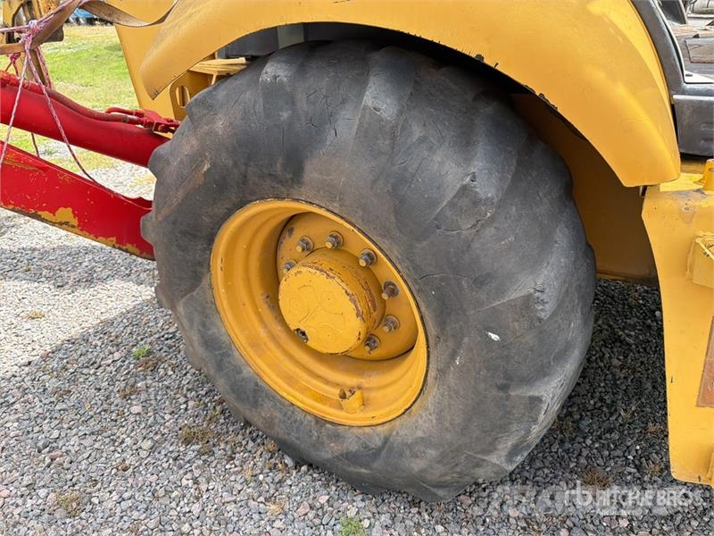 Komatsu WB140-2N لوادر ذات جرافات عكسية