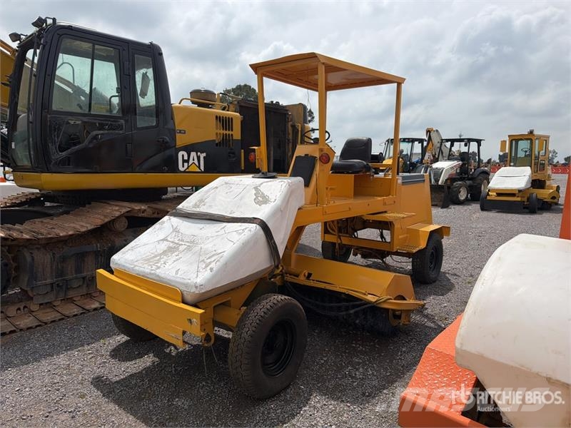 Lay-Mor SM400 كناسات
