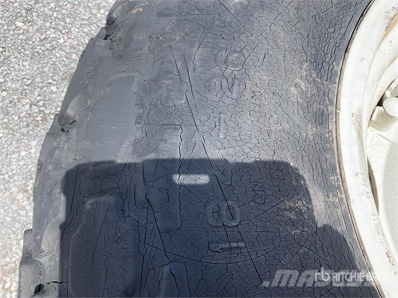 Lote de Llantas / Tires Rehvid, rattad ja veljed