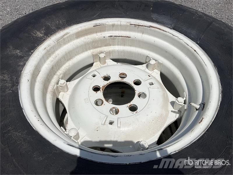 Lote de Llantas / Tires Rehvid, rattad ja veljed