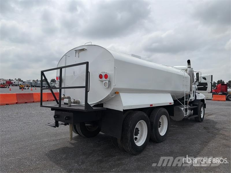 Mack CH613 Vattentankbilar