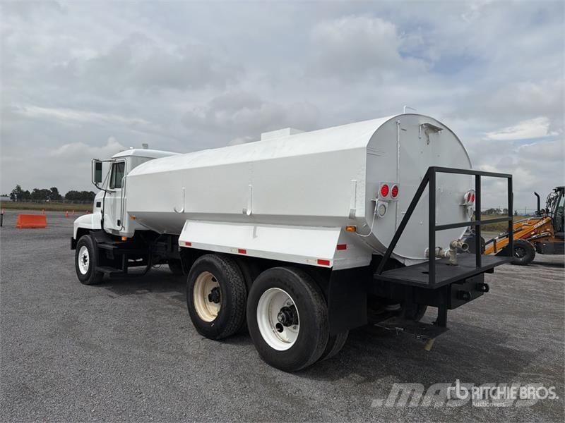 Mack CH613 Vattentankbilar