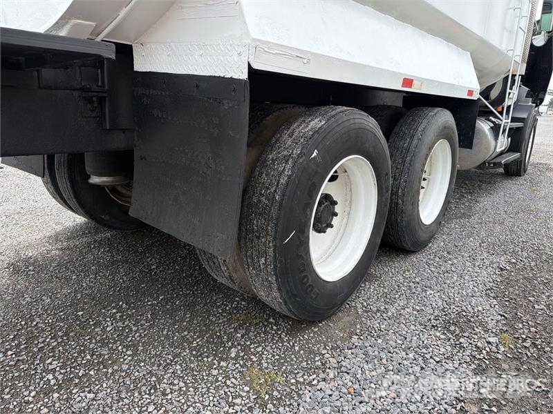 Mack CH613 Vattentankbilar