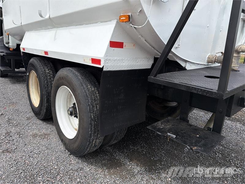Mack CH613 Vattentankbilar