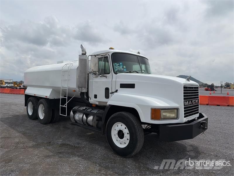 Mack CH613 Vattentankbilar