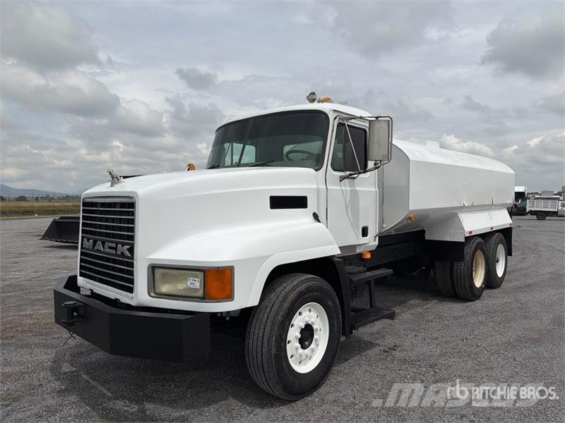 Mack CH613 Vattentankbilar