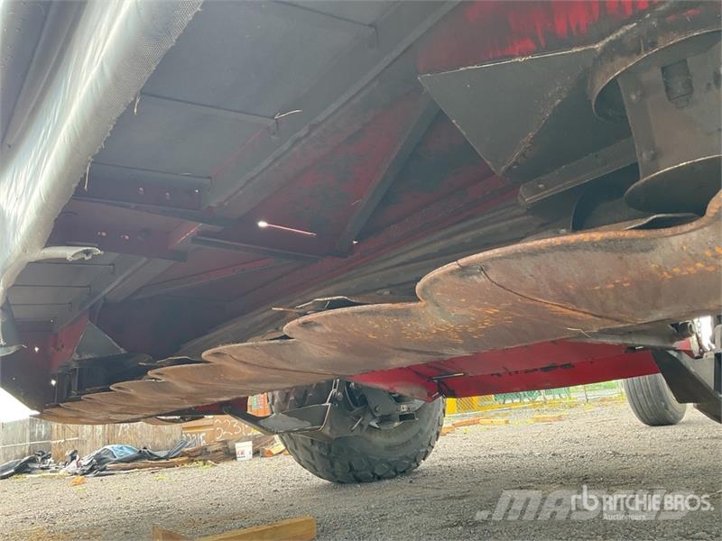 Massey Ferguson MFWR9970 16 ft Mower Conditioner Segadora Autoprop 堆草機