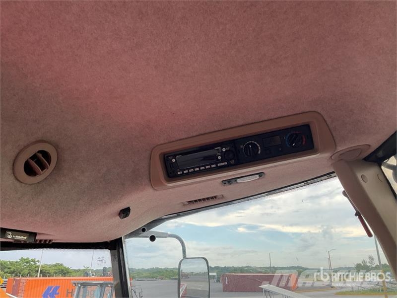 Massey Ferguson MFWR9970 16 ft Mower Conditioner Segadora Autoprop 堆草機