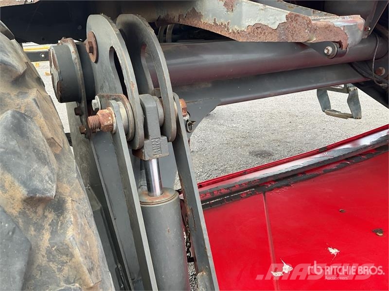 Massey Ferguson MFWR9970 16 ft Mower Conditioner Segadora Autoprop 堆草機