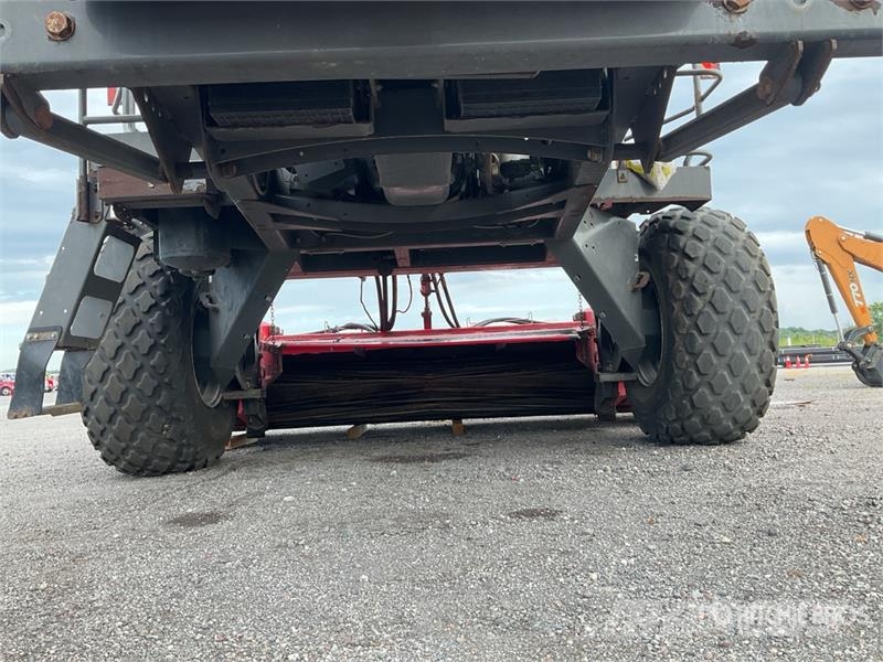 Massey Ferguson MFWR9970 16 ft Mower Conditioner Segadora Autoprop 堆草機