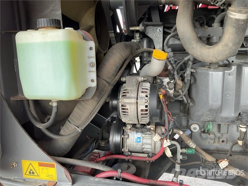 Massey Ferguson MFWR9970 16 ft Mower Conditioner Segadora Autoprop 堆草機