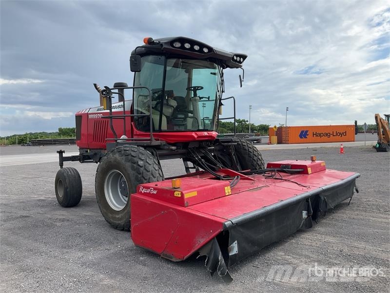 Massey Ferguson MFWR9970 16 ft Mower Conditioner Segadora Autoprop 堆草機