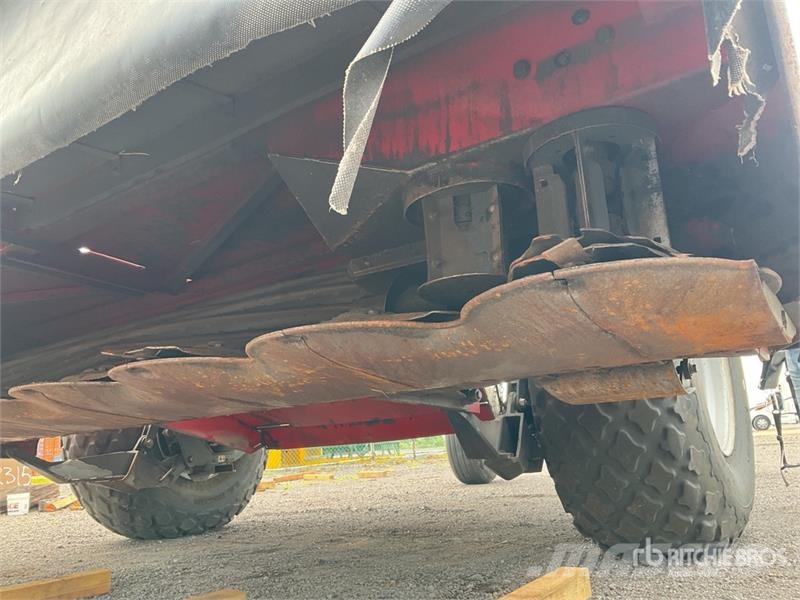Massey Ferguson MFWR9970 16 ft Mower Conditioner Segadora Autoprop 堆草機