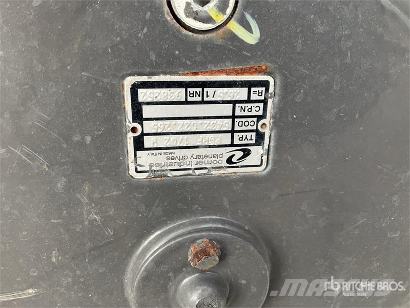 Massey Ferguson MFWR9970 16 ft Mower Conditioner Segadora Autoprop 堆草機