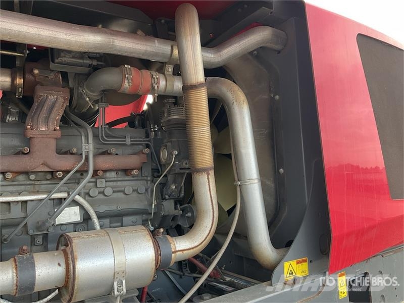 Massey Ferguson MFWR9970 16 ft Mower Conditioner Segadora Autoprop 堆草機