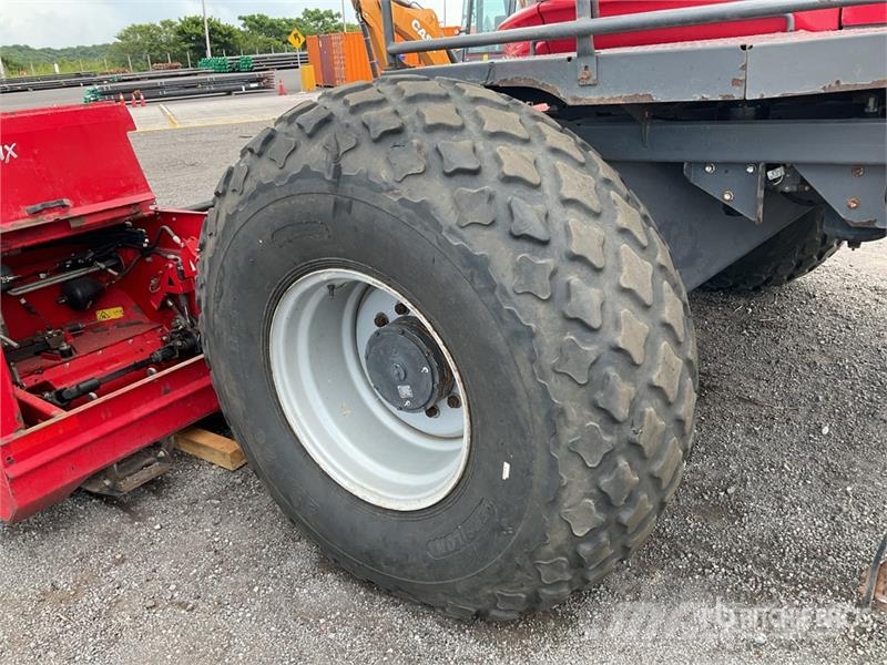 Massey Ferguson MFWR9970 16 ft Mower Conditioner Segadora Autoprop 堆草機