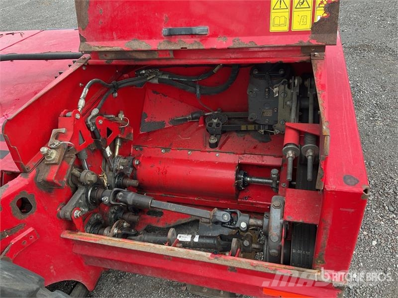 Massey Ferguson MFWR9970 16 ft Mower Conditioner Segadora Autoprop 堆草機
