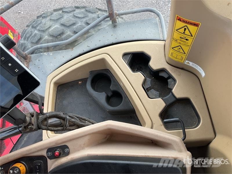 Massey Ferguson MFWR9970 16 ft Mower Conditioner Segadora Autoprop 堆草機