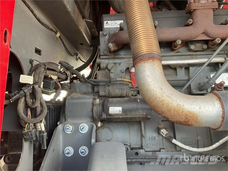 Massey Ferguson MFWR9970 16 ft Mower Conditioner Segadora Autoprop 堆草機