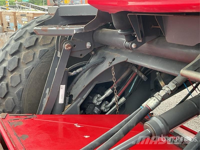 Massey Ferguson MFWR9970 16 ft Mower Conditioner Segadora Autoprop 堆草機