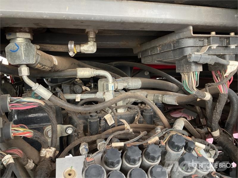 Massey Ferguson MFWR9970 16 ft Mower Conditioner Segadora Autoprop 堆草機