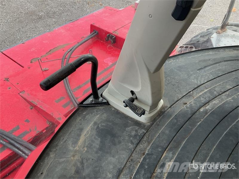 Massey Ferguson MFWR9970 16 ft Mower Conditioner Segadora Autoprop 堆草機